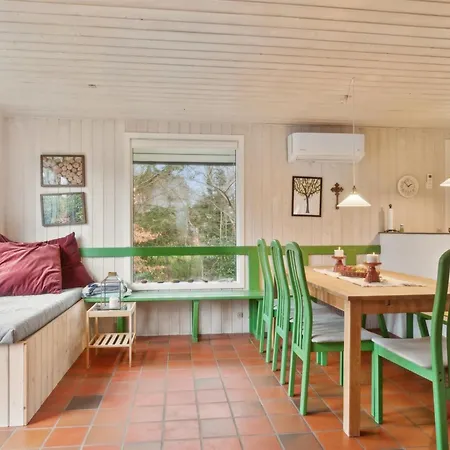 Naina - 200m From The Sea By Interhome